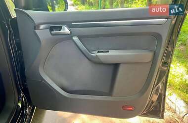 Мінівен Volkswagen Touran 2012 в 