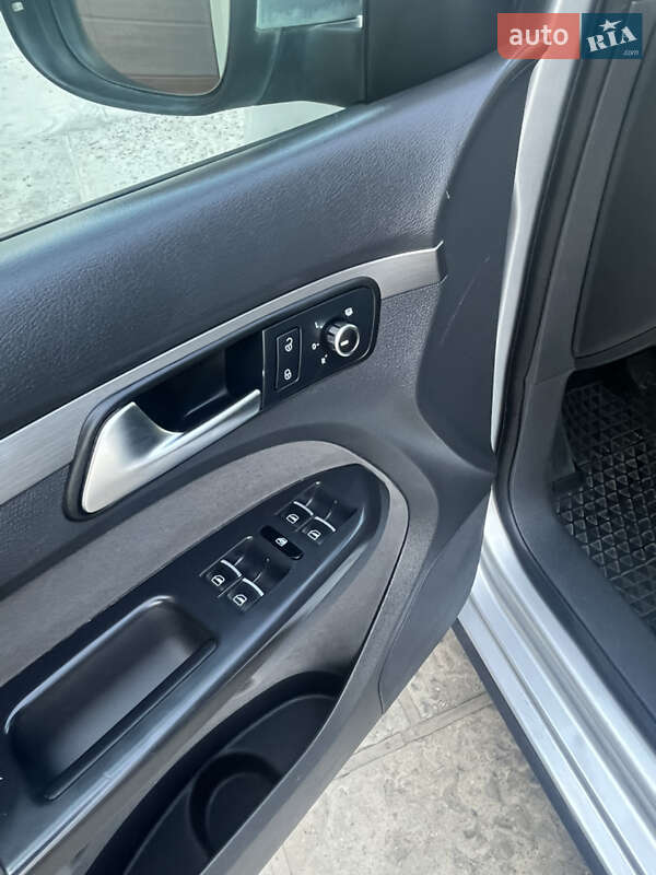 Мінівен Volkswagen Touran 2011 в Калуші
