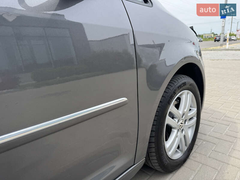 Минивэн Volkswagen Touran 2011 в Белой Церкви