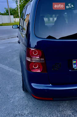 Минивэн Volkswagen Touran 2008 в 