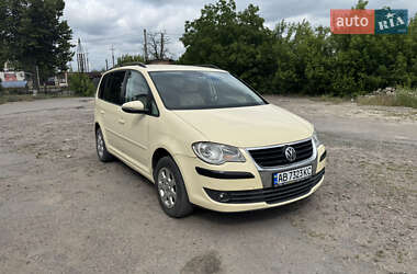 Мінівен Volkswagen Touran 2010 в Чернівцях