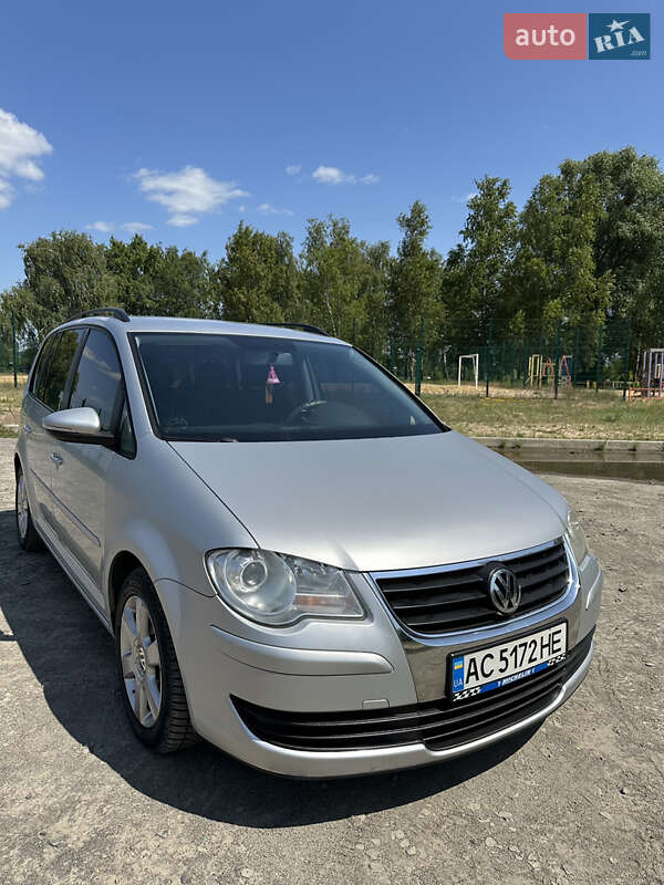 Мінівен Volkswagen Touran 2010 в Ковелі