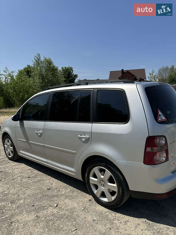 Мінівен Volkswagen Touran 2010 в Ковелі