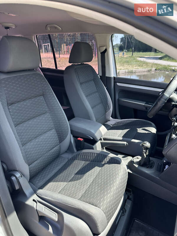 Мінівен Volkswagen Touran 2010 в Ковелі