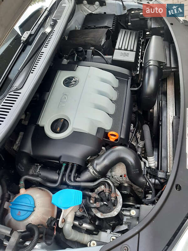 Мінівен Volkswagen Touran 2010 в Ковелі