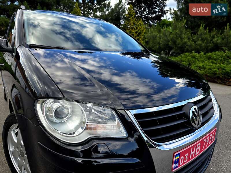 Минивэн Volkswagen Touran 2009 в 