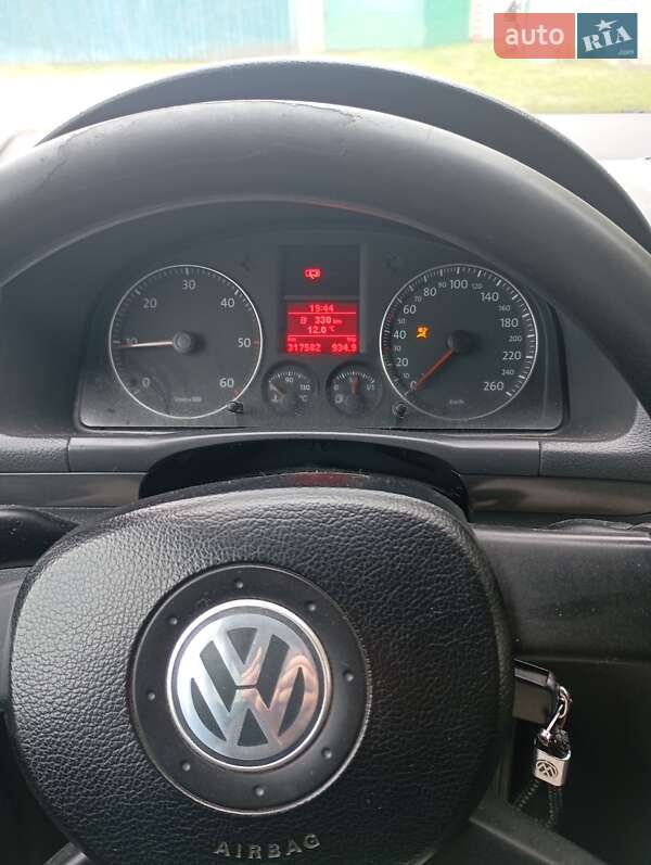 Минивэн Volkswagen Touran 2004 в Старой Выжевке