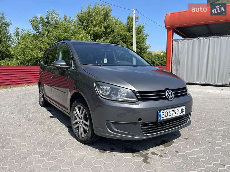 Минивэн Volkswagen Touran 2011 в Кременце