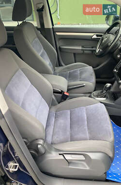 Мінівен Volkswagen Touran 2011 в 