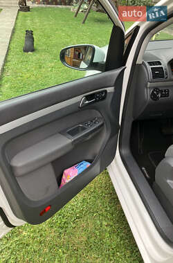 Минивэн Volkswagen Touran 2012 в 
