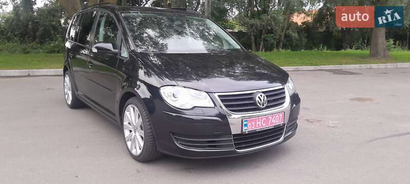 Мінівен Volkswagen Touran 2009 в Києві