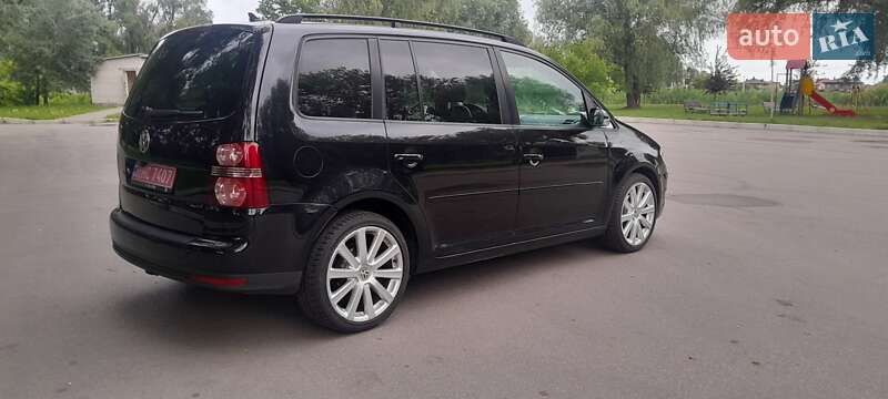 Мінівен Volkswagen Touran 2009 в Києві