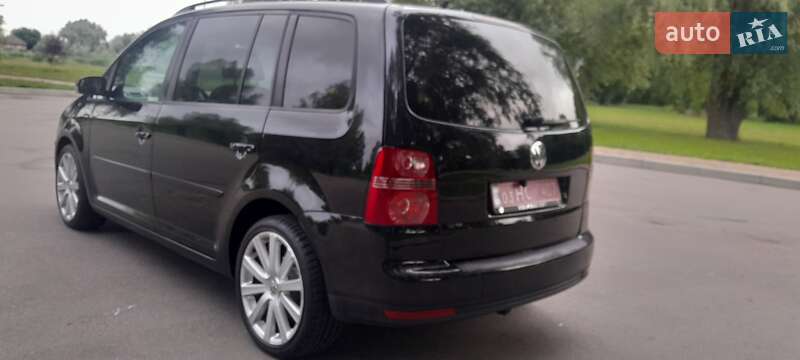 Мінівен Volkswagen Touran 2009 в Києві