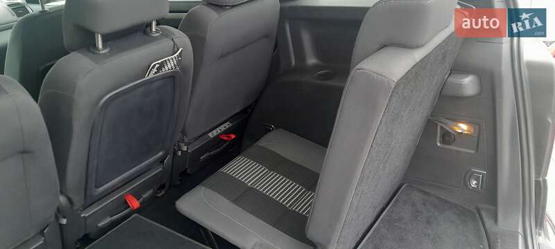 Мінівен Volkswagen Touran 2009 в Києві