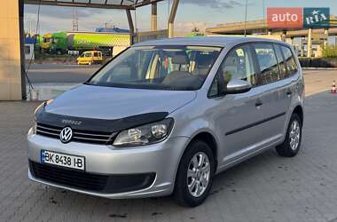 Мінівен Volkswagen Touran 2010 в Сарнах