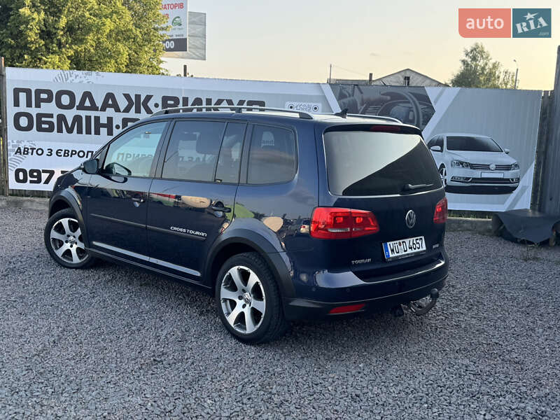Минивэн Volkswagen Touran 2011 в Сарнах
