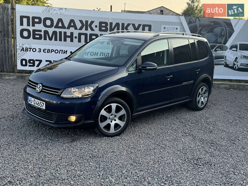 Минивэн Volkswagen Touran 2011 в Сарнах