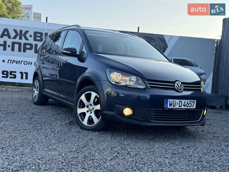 Минивэн Volkswagen Touran 2011 в Сарнах