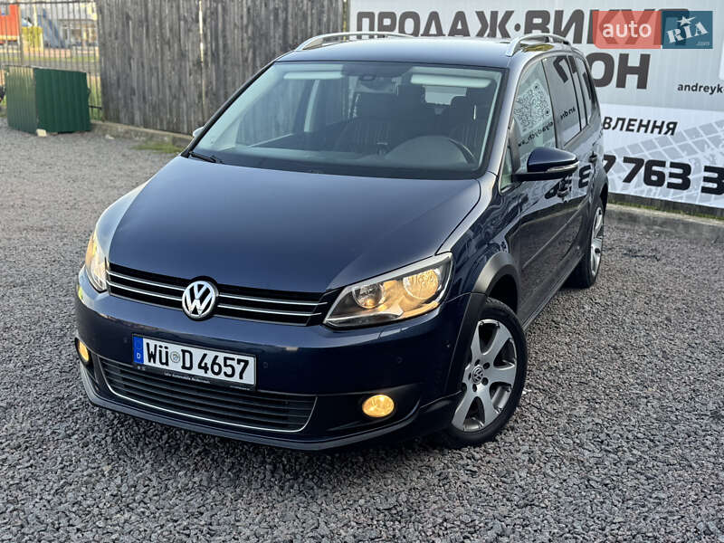 Минивэн Volkswagen Touran 2011 в Сарнах