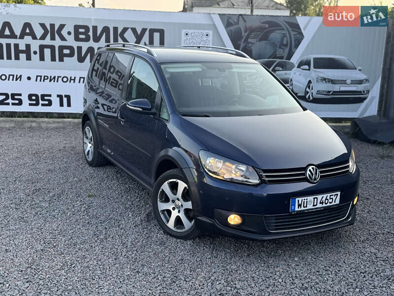 Минивэн Volkswagen Touran 2011 в Сарнах
