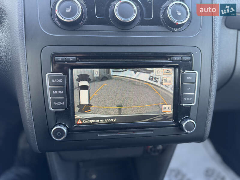 Минивэн Volkswagen Touran 2011 в Сарнах