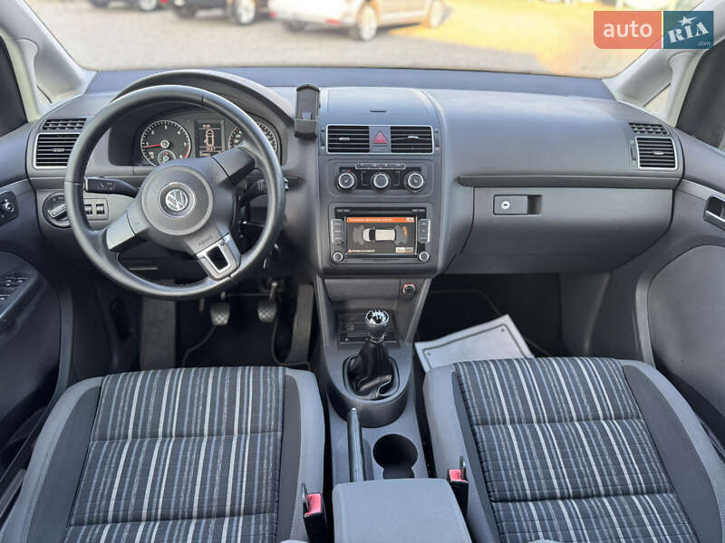 Минивэн Volkswagen Touran 2011 в Сарнах