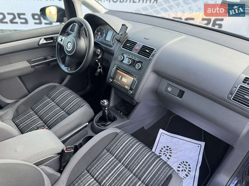 Минивэн Volkswagen Touran 2011 в Сарнах