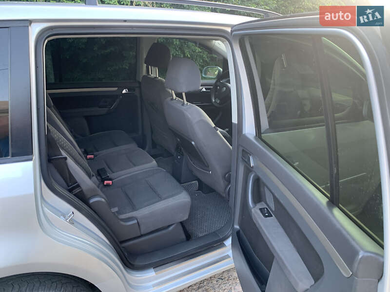 Минивэн Volkswagen Touran 2006 в Колинковцах