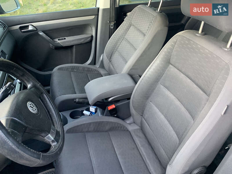 Минивэн Volkswagen Touran 2006 в Колинковцах