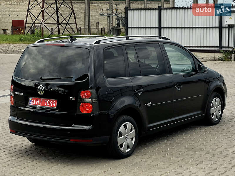 Мінівен Volkswagen Touran 2010 в Рожище