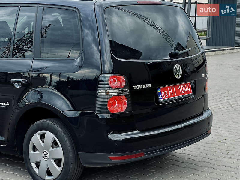 Мінівен Volkswagen Touran 2010 в Рожище