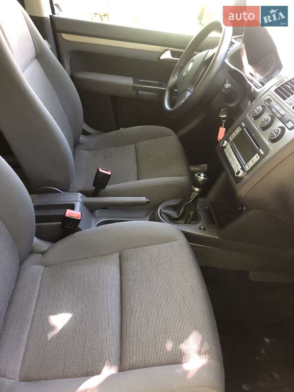 Минивэн Volkswagen Touran 2007 в Кельменцах