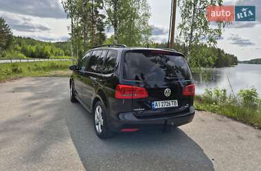 Мінівен Volkswagen Touran 2014 в 