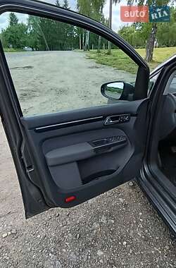 Мінівен Volkswagen Touran 2010 в 