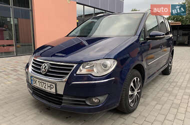 Минивэн Volkswagen Touran 2009 в Вараше