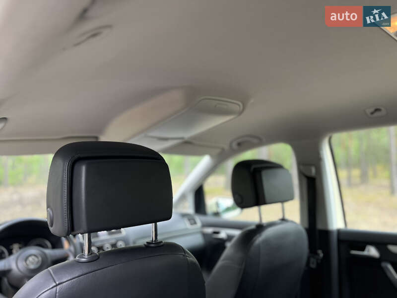 Мінівен Volkswagen Touran 2014 в Березному