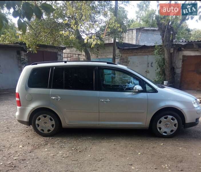 Минивэн Volkswagen Touran 2004 в Кривом Роге