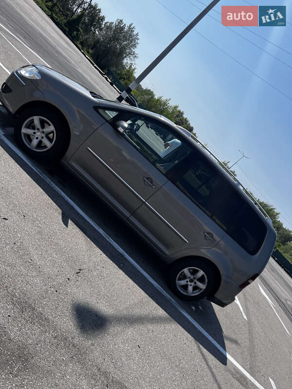 Мінівен Volkswagen Touran 2008 в Києві