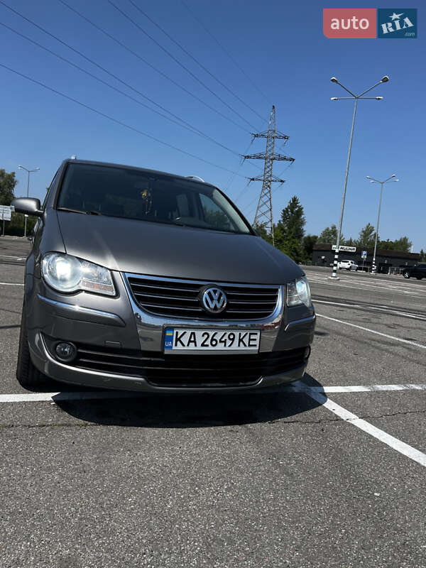 Мінівен Volkswagen Touran 2008 в Києві