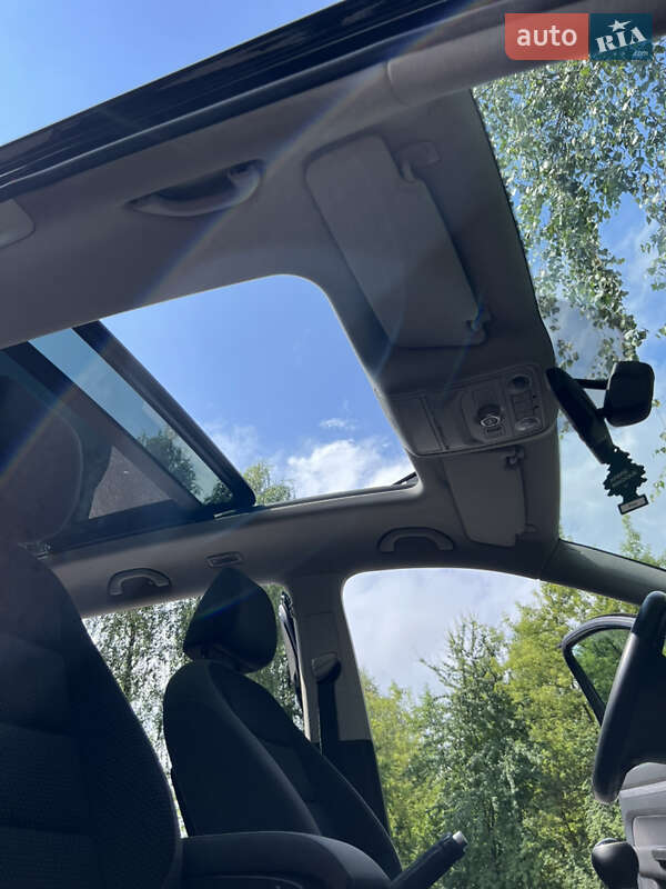 Минивэн Volkswagen Touran 2011 в Сарнах