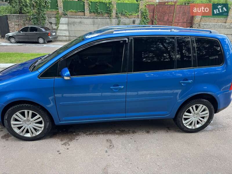 Минивэн Volkswagen Touran 2006 в Овруче
