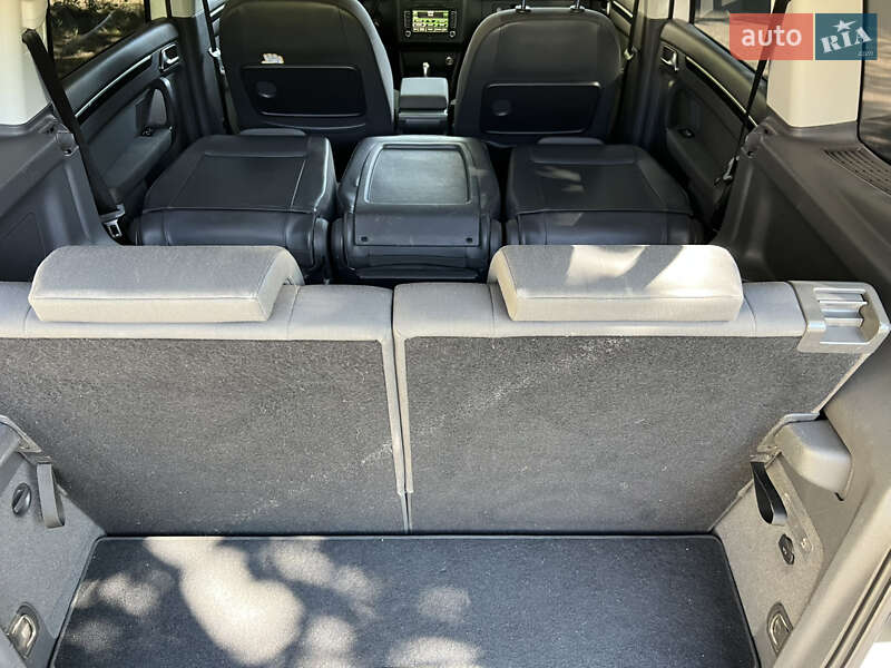 Минивэн Volkswagen Touran 2011 в Киеве