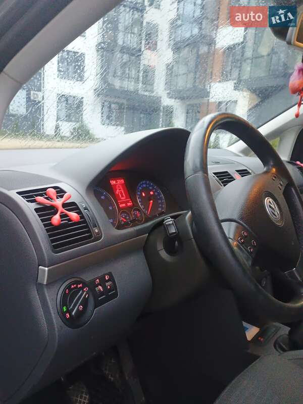 Мінівен Volkswagen Touran 2008 в Рівному