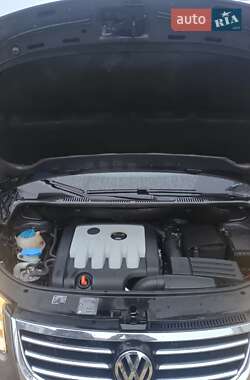 Минивэн Volkswagen Touran 2008 в 