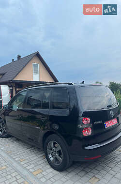Мінівен Volkswagen Touran 2010 в 