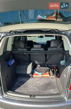 Мінівен Volkswagen Touran 2004 в 