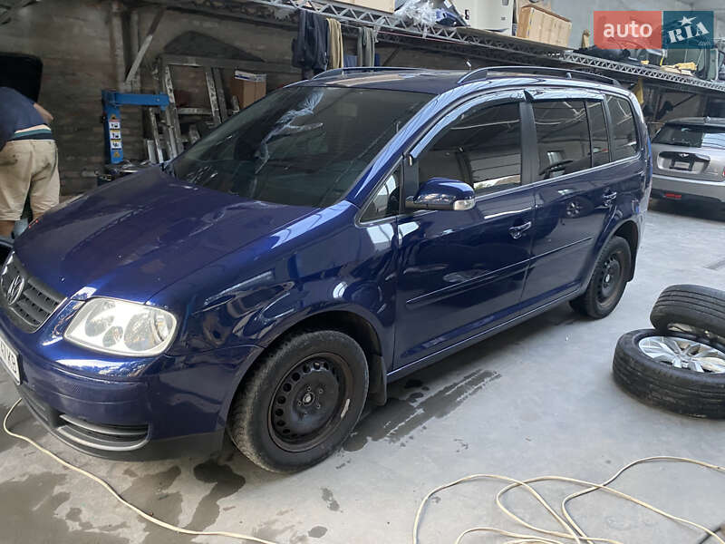 Минивэн Volkswagen Touran 2006 в Умани