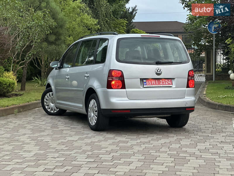 Минивэн Volkswagen Touran 2007 в Сарнах