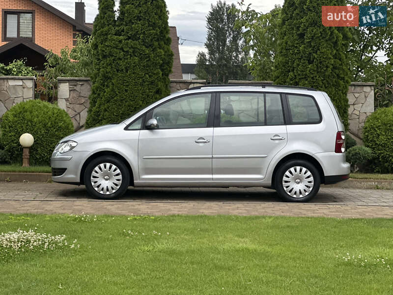 Минивэн Volkswagen Touran 2007 в Сарнах