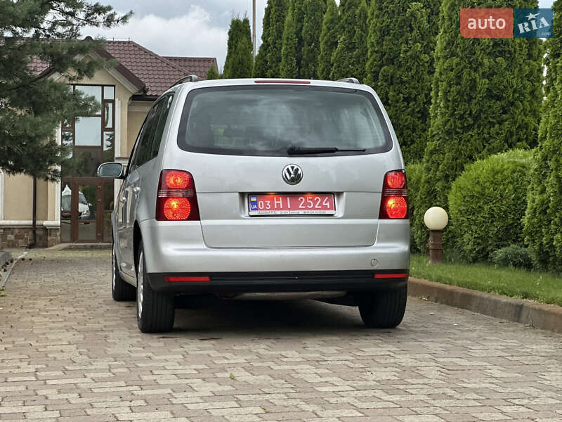 Минивэн Volkswagen Touran 2007 в Сарнах